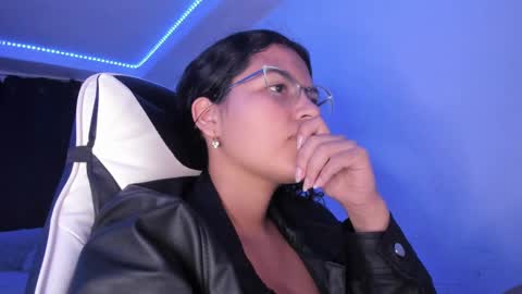 Snapshot of ladybrown_16 chatting on 01.26.25 Lady online show from 01.26.25