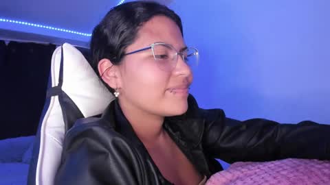 Snapshot of ladybrown_16 chatting on 01.27.25 Lady online show from 01.27.25