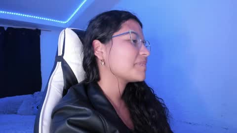 Snapshot of ladybrown_16 chatting on 01.27.25 Lady online show from 01.27.25