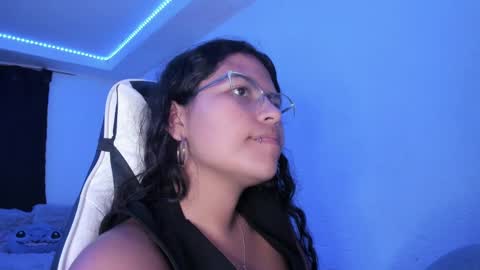 Snapshot of ladybrown_16 chatting on 01.30.25 Lady online show from 01.30.25