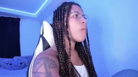 Snapshot of ladybrown_16 chatting on 02.10.25 Lady online show from 02.10.25