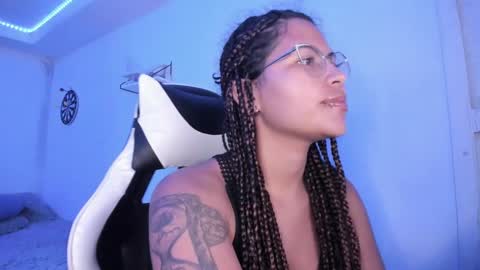 Snapshot of ladybrown_16 chatting on 02.11.25 Lady online show from 02.11.25