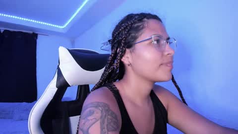 Snapshot of ladybrown_16 chatting on 02.11.25 Lady online show from 02.11.25