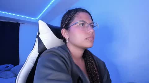 Snapshot of ladybrown_16 chatting on 02.13.25 Lady online show from 02.13.25