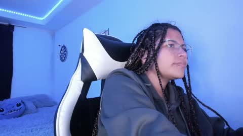 Snapshot of ladybrown_16 chatting on 02.14.25 Lady online show from 02.14.25