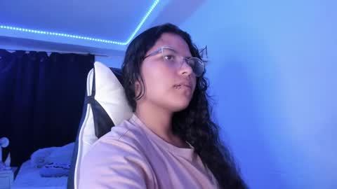 Snapshot of ladybrown_16 chatting on 02.20.25 Lady online show from 02.20.25