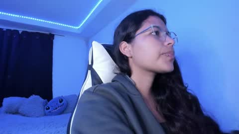 Snapshot of ladybrown_16 chatting on 02.23.25 Lady online show from 02.23.25