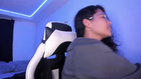 Snapshot of ladybrown_16 chatting on 03.05.25 Lady online show from 03.05.25