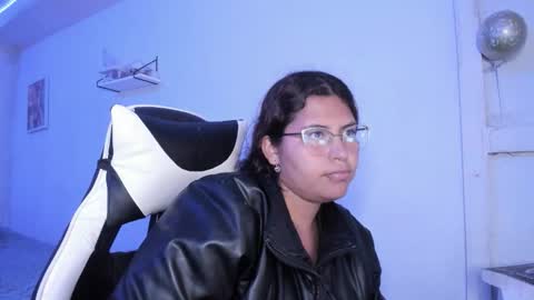 Snapshot of ladybrown_16 chatting on 09.11.25 Lady online show from 09.11.25