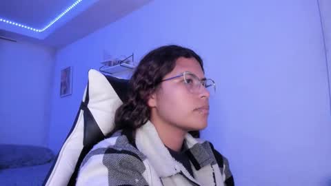 Snapshot of ladybrown_16 chatting on 09.15.25 Lady online show from 09.15.25