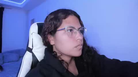 Snapshot of ladybrown_16 chatting on 09.17.25 Lady online show from 09.17.25