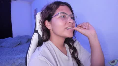 Snapshot of ladybrown_16 chatting on 09.20.25 Lady online show from 09.20.25