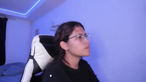 Snapshot of ladybrown_16 chatting on 09.22.25 Lady online show from 09.22.25