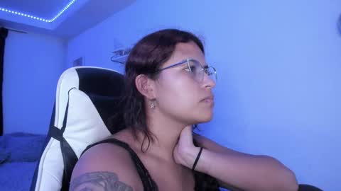 Snapshot of ladybrown_16 chatting on 09.24.25 Lady online show from 09.24.25