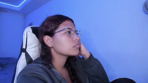 Snapshot of ladybrown_16 chatting on 09.27.25 Lady online show from 09.27.25