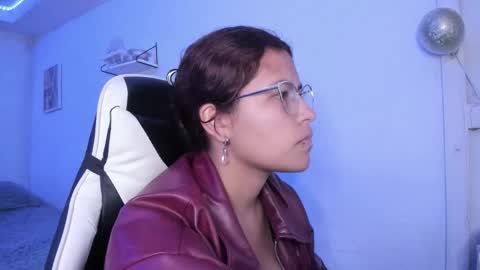 Snapshot of ladybrown_16 chatting on 10.02.25 Lady online show from 10.02.25