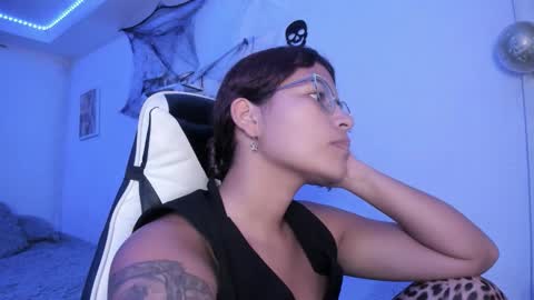 Snapshot of ladybrown_16 chatting on 10.09.25 Lady online show from 10.09.25