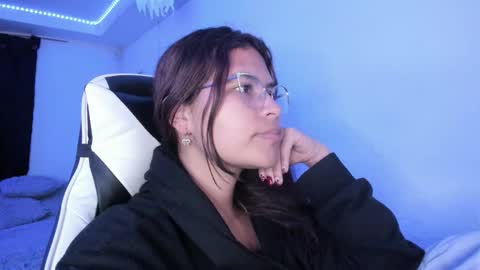 Snapshot of ladybrown_16 chatting on 10.22.25 Lady online show from 10.22.25