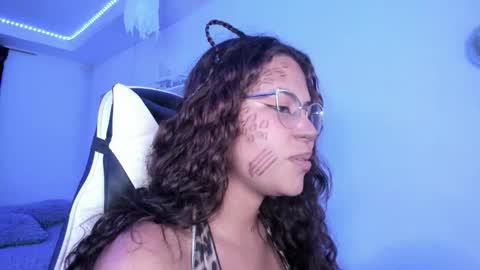 Snapshot of ladybrown_16 chatting on 10.24.25 Lady online show from 10.24.25