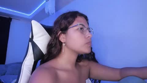 Snapshot of ladybrown_16 chatting on 10.25.25 Lady online show from 10.25.25