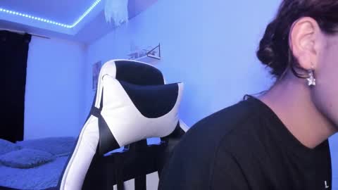 Snapshot of ladybrown_16 chatting on 10.26.25 Lady online show from 10.26.25