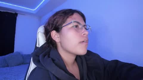 Snapshot of ladybrown_16 chatting on 11.03.25 Lady online show from 11.03.25