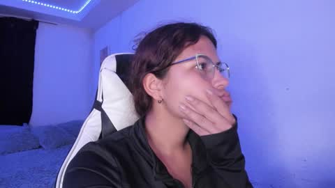 Snapshot of ladybrown_16 chatting on 11.08.25 Lady online show from 11.08.25