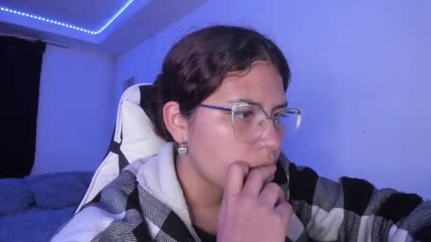 Snapshot of ladybrown_16 chatting on 11.09.25 Lady online show from 11.09.25