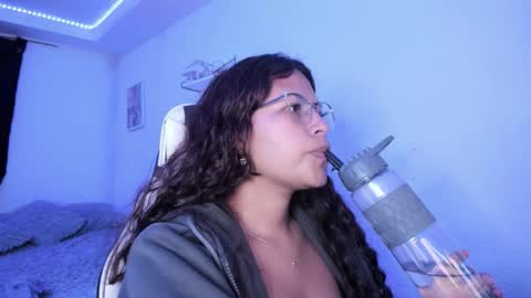 Snapshot of ladybrown_16 chatting on 11.11.25 Lady online show from 11.11.25