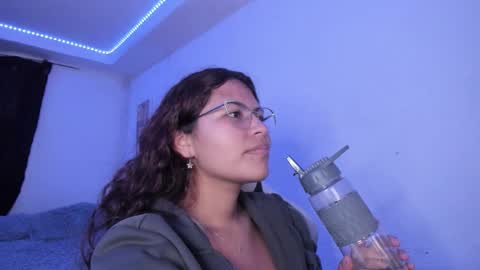 Snapshot of ladybrown_16 chatting on 11.11.25 Lady online show from 11.11.25