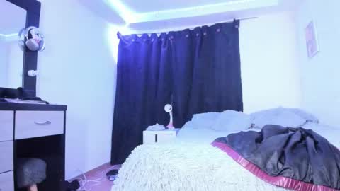 Snapshot of ladybrown_16 chatting on 11.15.25 Lady online show from 11.15.25