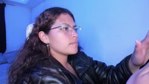 Snapshot of ladybrown_16 chatting on 11.17.25 Lady online show from 11.17.25