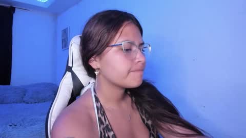 Snapshot of ladybrown_16 chatting on 11.20.25 Lady online show from 11.20.25