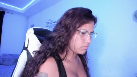 Snapshot of ladybrown_16 chatting on 11.23.25 Lady online show from 11.23.25