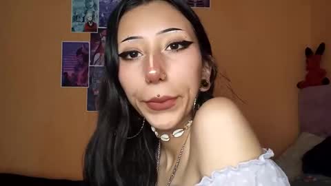 Snapshot of laila_angel chatting on 02.25.25 laila_angel online show from 02.25.25