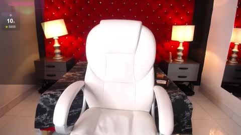 Snapshot of lailastilwills chatting on 09.10.25 Laila Stilwills online show from 09.10.25