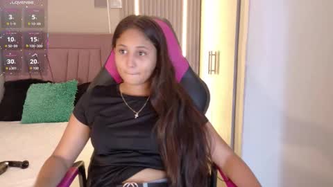 Snapshot of laly_cherry_ chatting on 11.08.25 Laura online show from 11.08.25