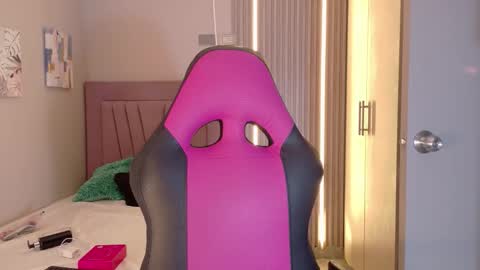 Snapshot of laly_cherry_ chatting on 11.26.25 Laura online show from 11.26.25