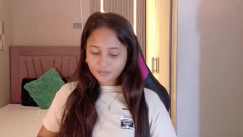 Snapshot of laly_cherry_ chatting on 11.27.25 Laura online show from 11.27.25