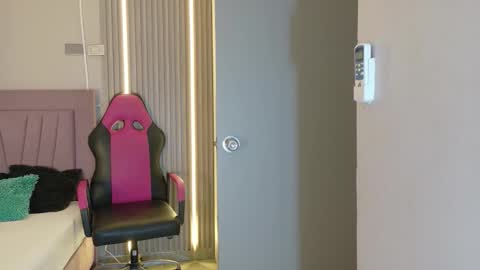 Snapshot of laly_cherry_ chatting on 11.30.25 Laura online show from 11.30.25