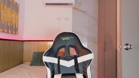 Snapshot of laly_cherry_ chatting on 12.03.25 Laura online show from 12.03.25