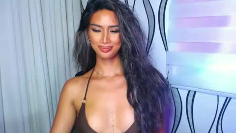 Snapshot of lanadel_hilton chatting on 01.03.25 Lana online show from 01.03.25