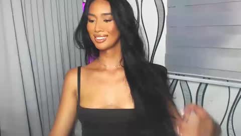 Snapshot of lanadel_hilton chatting on 02.11.25 Lana online show from 02.11.25