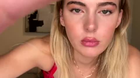 Snapshot of lanamaex chatting on 12.04.25 Lana online show from 12.04.25