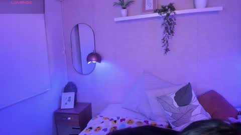 laraa rouss  online show from 11.28.25