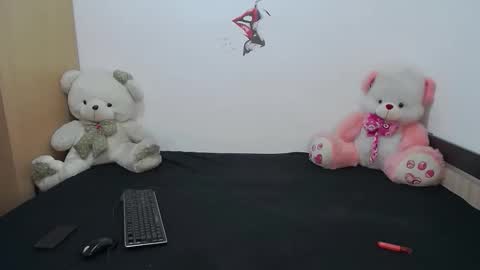 Snapshot of larapoison chatting on 11.18.25 larapoison online show from 11.18.25