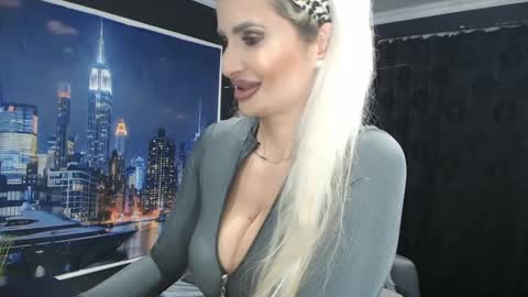 laras_moans online show from 12.29.24