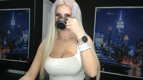 laras_moans online show from 02.19.25