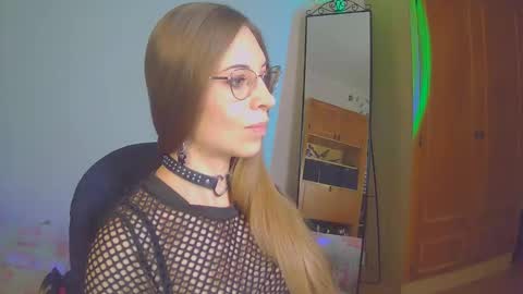 Snapshot of larawintersxxx chatting on 09.22.25 larawintersxxx online show from 09.22.25
