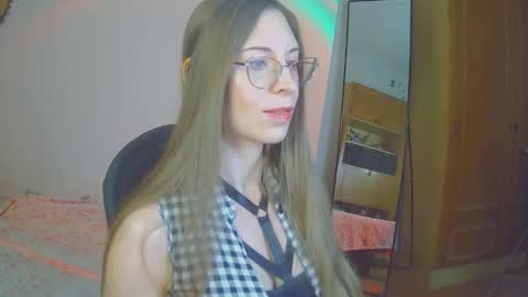 Snapshot of larawintersxxx chatting on 10.02.25 larawintersxxx online show from 10.02.25